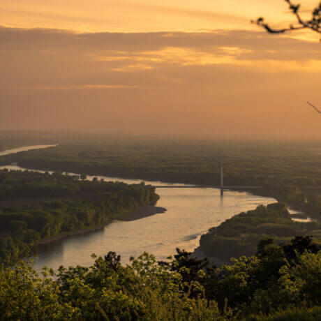 Panoramablick vom Braunsberg über Hainburg an der Donau.