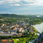 Panoramablick vom Braunsberg über Hainburg an der Donau.