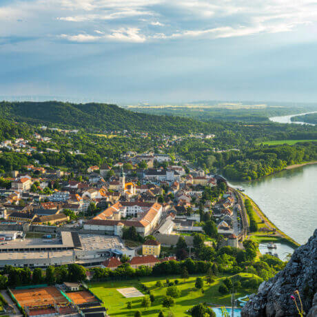 Panoramablick vom Braunsberg über Hainburg an der Donau.