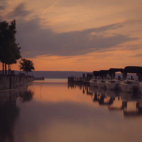 Sonnenuntergang beim Bootssteg in Podersdorf am See.